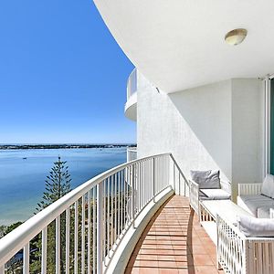 Deluxe Three-Bedroom Apartment